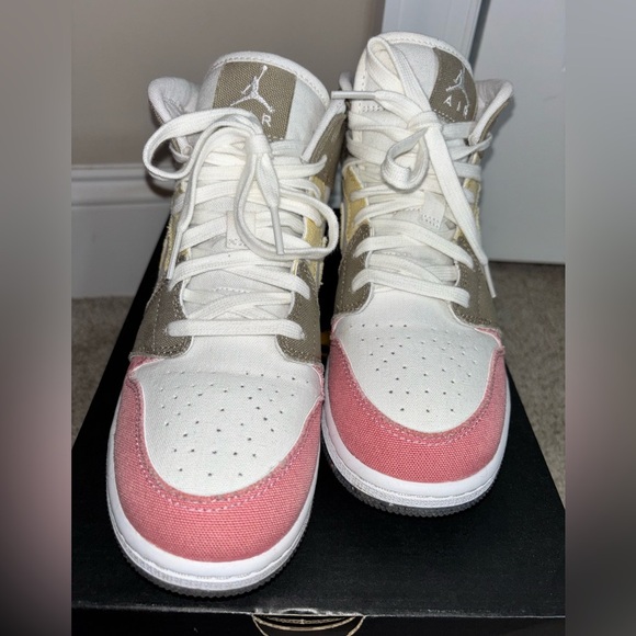 Jordan 1 Mid SE Flowerchid Pastel /Vivid Green/Blanc 6.5 Youth - Picture 6 of 9